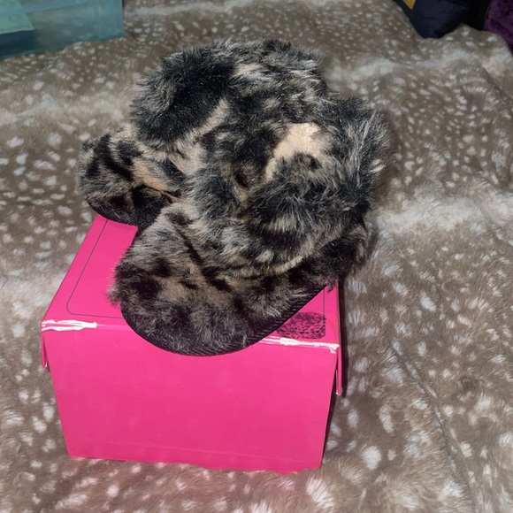 My first weitzmans baby faux fur booties 6-9mo - Picture 5 of 8